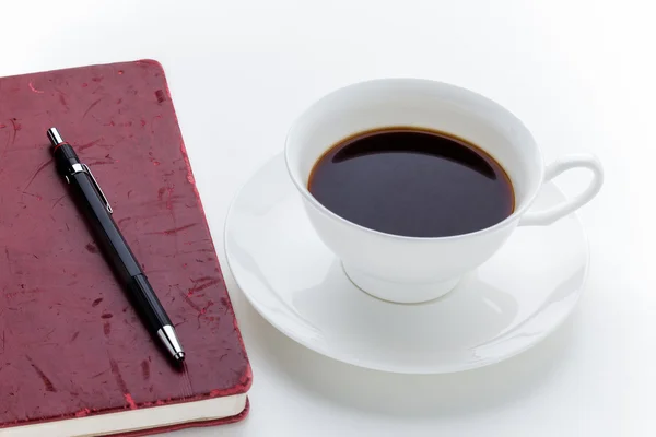 Kaffekopp och grunge röda anteckningsboken — Stockfoto
