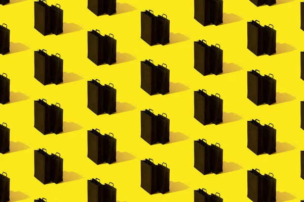 Patroon Met Zwarte Boodschappentassen Koop Gele Achtergrond — Stockfoto
