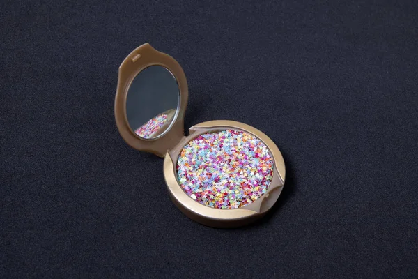 Trucco Polvere Pennello Cosmetico Con Stelle Glitter Sfondo Nero Capodanno — Foto Stock