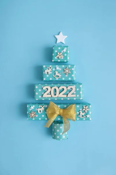 Minimalista Kreatív Üdvözlőlap Absztrakt Karácsonyfával 2022 Ajándékdobozokból — Stock Fotó