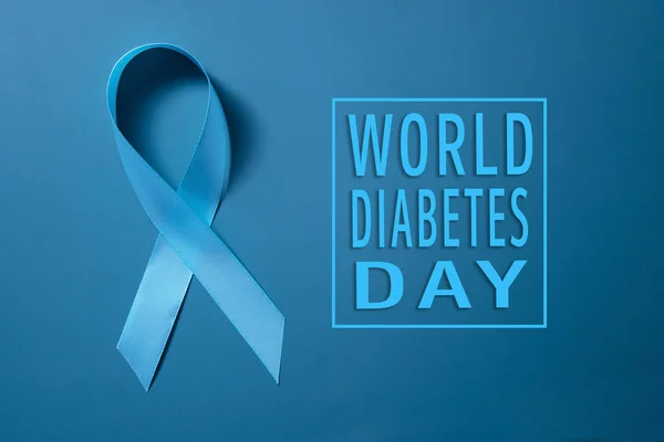 11月14日世界糖尿病日蓝色背景符号蓝带 — 图库照片