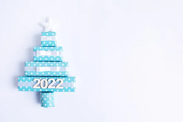 Üres Üdvözlőlap Kreatív Absztrakt Karácsonyfával Ajándékdobozokból 2022 Szilveszteri Másolótérrel — Stock Fotó