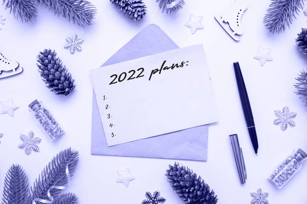 Üst Görünüm 2022 Kağıt Kalem Üzerinde Üzerinde Zarf Kış Dekoru — Stok fotoğraf