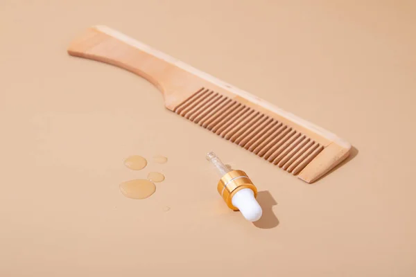 Comb Pipettes Oil Vitamins Hair Care Concept — 스톡 사진