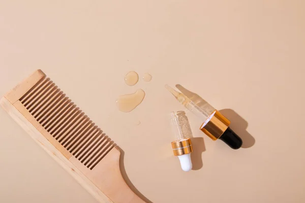 Comb Pipettes Oil Vitamins Hair Care Concept — Fotografia de Stock