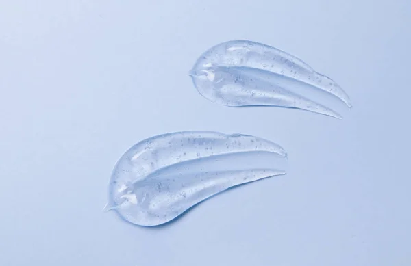 濃い透明ゲルは 青の表面に汚れ 石鹸の質感 防腐剤 ヒアルロン酸トップビュー — ストック写真