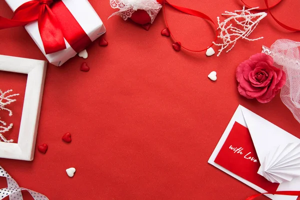 Envelope Gift Heart Rose Angel Ribbons Valentines Day Flat Lay — Fotografia de Stock