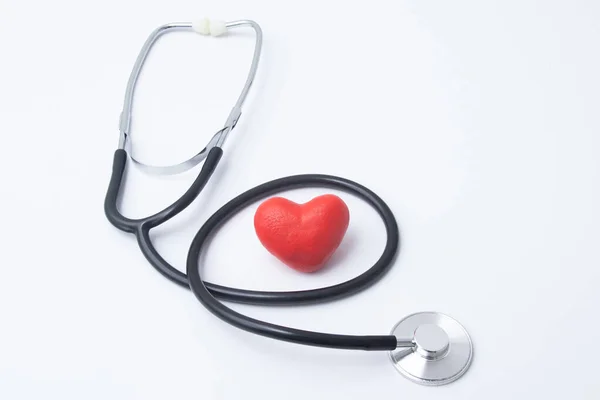 Rotes Herz Mit Medizinischem Stethoskop Krankenversicherung Oder Herzbehandlung Konzept Für — Stockfoto