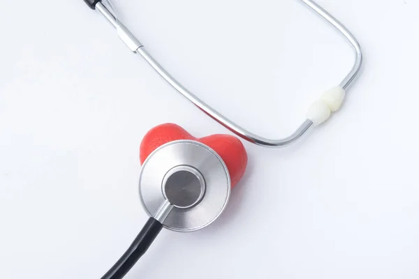 Rotes Herz Mit Medizinischem Stethoskop Versicherung Gesundheit Oder Herzbehandlung Psychische — Stockfoto