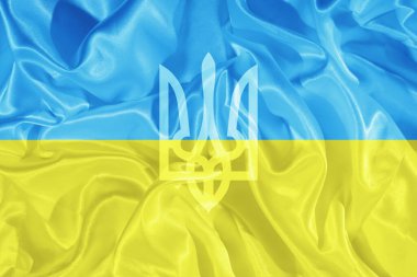 Ukrayna 'nın sarı ve mavi bayrağının arkasında mızrak var. Ukrayna devletinin ulusal sembolü