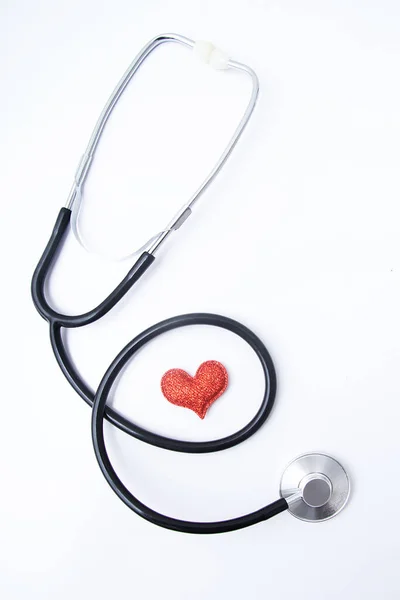 Rødt Hjerte Med Medicinsk Stetoskop Forsikring Sundhed Eller Hjertebehandling Mental - Stock-foto