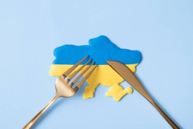 Çatal ve bıçaklı sarı ve mavi Ukrayna haritası, Ukrayna kavramına karşı üst görüş..