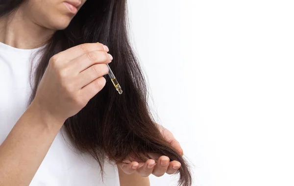 Young Brunette Woman Long Hair Pipette Her Hand Hair Treatment — Stock Photo, Image