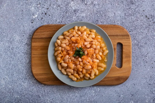 Üst tabakta sebzeli fasulye..