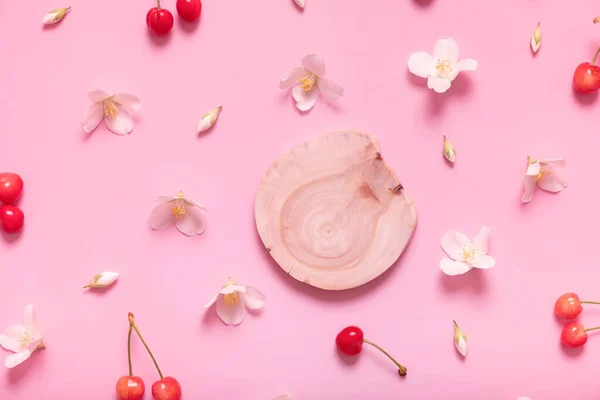 Bovenaanzicht Houten Podium Sokkel Met Jasmijnbloemen Zoete Kers Pastelroze Achtergrond — Stockfoto