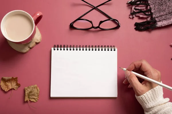 Table Desk Notepad Female Hand Wit Pencil Fall Leaves Burgundy — Stock fotografie