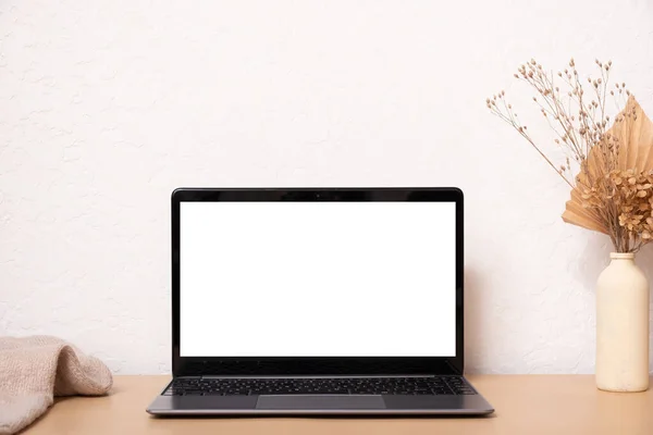 Laptop Computer Blank Screen Dried Grass Bouquet Sweater Aesthetic Influencer — ストック写真