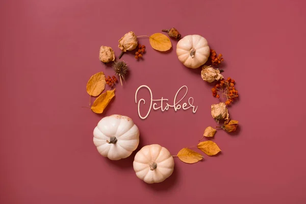 Oktober Tekst Herfst Plat Lag Krans Van Pompoen Bladeren Bloemen — Stockfoto