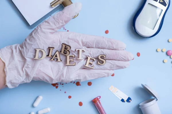 Word Diabetes Orvosi Kesztyű Kéz Orvosi Eszköz Kék Háttér — Stock Fotó