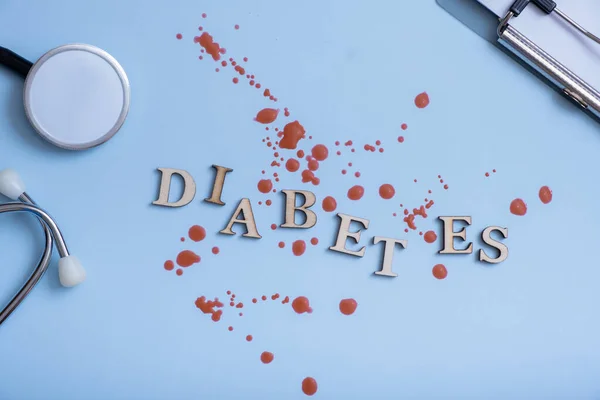 Word Diabetes Vércseppekkel Sztetoszkóp Kék Háttér — Stock Fotó