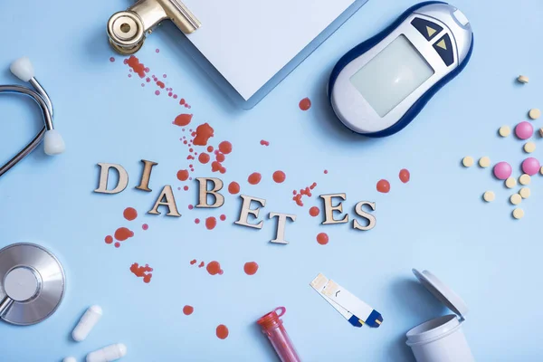 Word Diabetes Inzulin Fecskendő Lándzsa Teszt Glükóz Mérő Kék Alapon — Stock Fotó