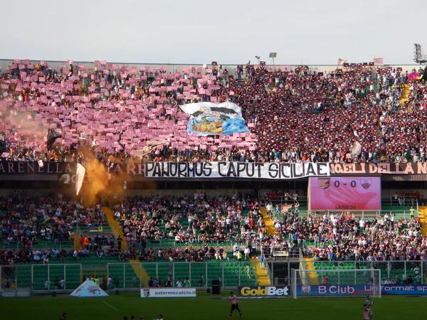 Palermo, Italia - 09 de noviembre de 2013 - nos citta di palermo vs trapani calcio - serie b — Stock fotografie