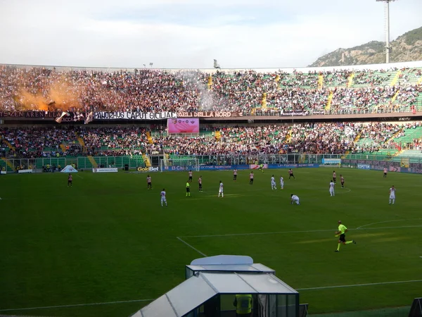 Palermo, italien - 9. november 2013 - us citta di palermo vs trapani calcio - serie b — Stockfoto