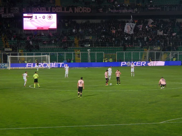 ПАЛЕРМО, Италия - 22 февраля 2014 - US Citta di Palermo vs Spezia Calcio - Серия B Eurobet — стоковое фото