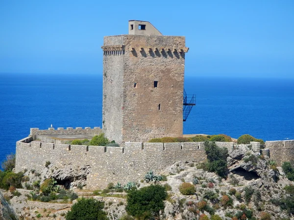 Altavilla milicia - torre normanna detay
