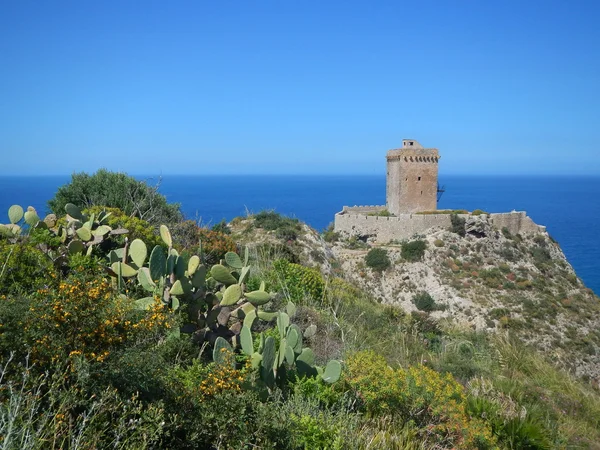 Altavilla milicia - die landschaft des torre normanna — Stockfoto