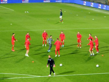 İtalya ile Kuzey Makedonya arasında 24 Mart 2022 'de İtalya' nın Palermo kentinde oynanan 2022 FIFA Dünya Kupası eleme turu eleme maçının öncesinde yapılan atletizm eğitiminde Kuzey Makedonya takımları görülüyor..