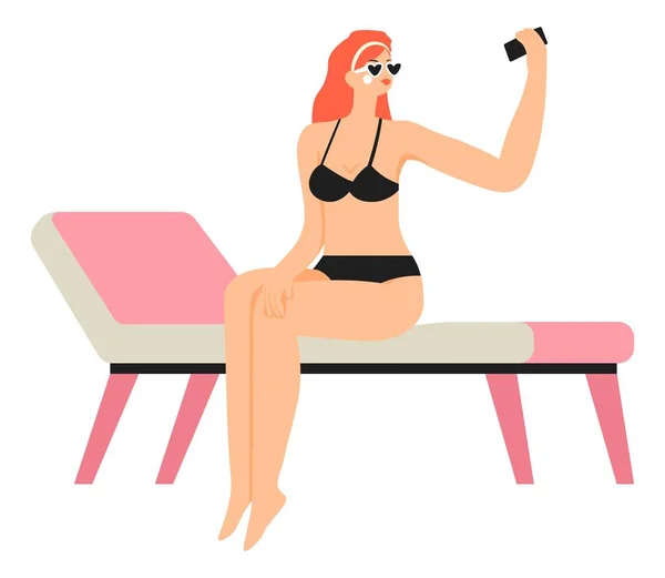 Kvinna i baddräkt tar selfie på telefon — Stock vektor