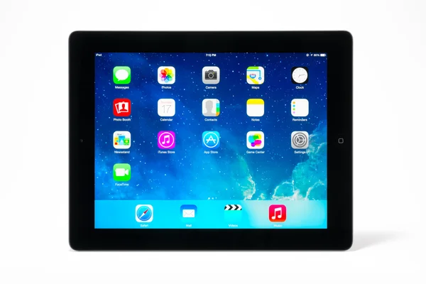 Ipad 4 ios 7 — 图库照片