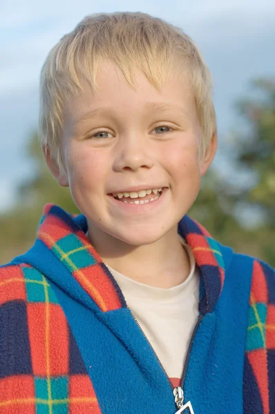 Five year old boy laughs. A walk in the garden — Stock Photo, Image