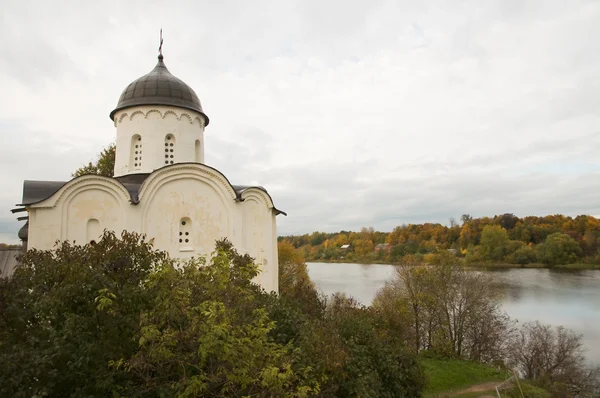 Chiesa di San Giorgio. Fortezza Old Ladoga, Russia — Foto Stock