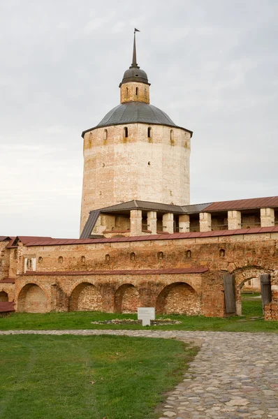 Ein architektonisches Denkmal des russischen Nordens. der kirillo-belo — Stockfoto