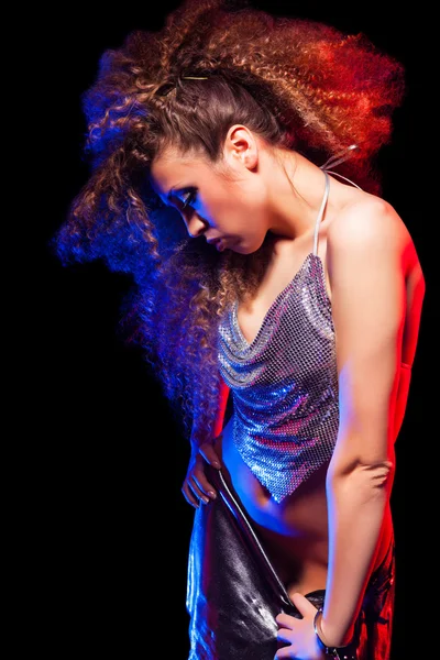 Kobieta z fryzurą afro tańczy disco — Zdjęcie stockowe