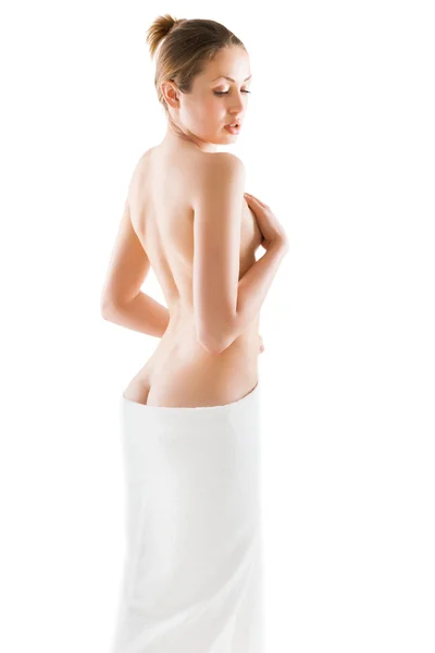 Młoda naga kobieta z ręcznikiem na białym — Zdjęcie stockowe