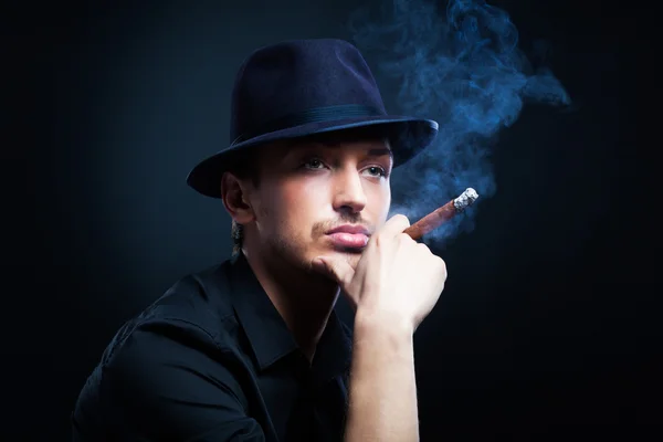 Gangster look. Man with hat and cigar. — Stock Photo, Image
