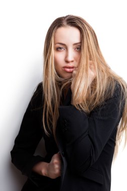 Takım elbiseli seksi kadın.