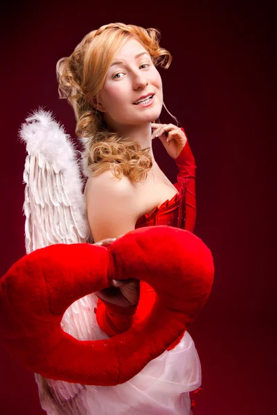 Gyönyörű lány fehér szárnyakkal — Stock Fotó