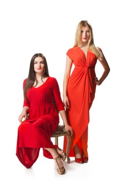 uzun Kırmızı elbiseli iki kadın