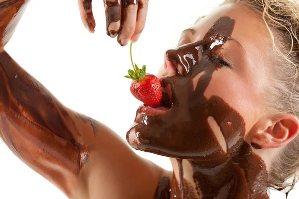 Donna nuda ricoperta di cioccolato dolce crema — Foto Stock