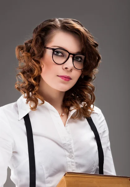 Retrato de una hermosa joven estudiante — Foto de Stock