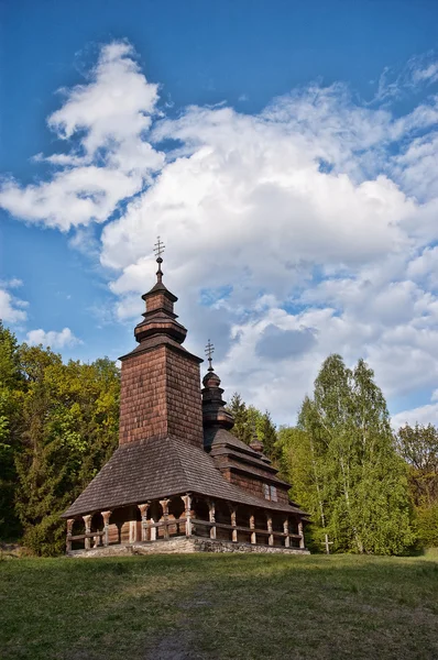 En typisk ukrainsk antika ortodoxa kyrka — Stockfoto