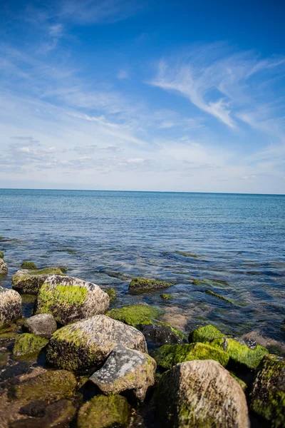Piedras en la orilla del mar — Foto de Stock