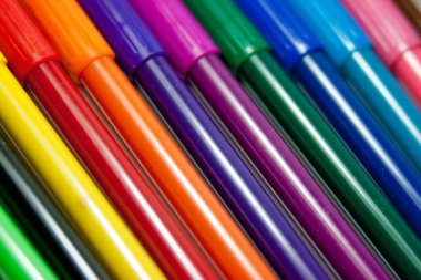 Renkli kalemler, çizimler ve sanat