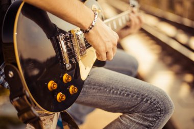 Gitar Oynatıcı