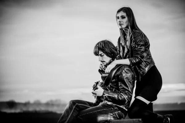 Lovely couple with guitar — Stock Photo, Image