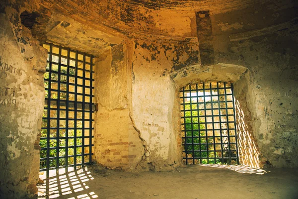 Old room with grates — Stock Photo, Image